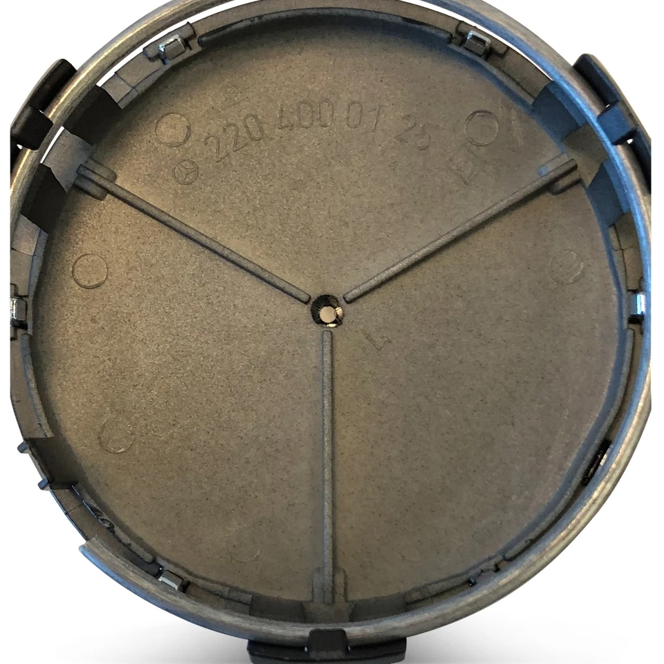 Tapa central original original Mercedes negra con logotipo cromado Foto 2 de 2