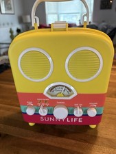 Sunnylife Portable Beach Mp3 Speaker With Am/Fm Radio and Smartphone Holder