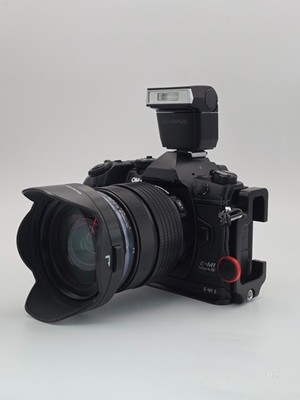 Olympus OM-D E-M1 Mark II Systemkamera mit M.Zuiko Digital ED 12-40 mm F2.8...