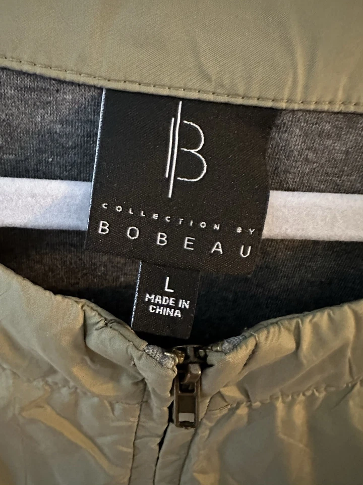Chaqueta BOBEAU Verde Musgo Cuello Redondo Cremallera Frontal Alta-Baja Nylon Para Mujer Grande Usada en Excelente Condición Foto 3 de 4