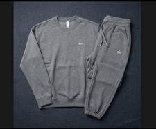 Women's Alo Gray Crew Neck Sweatshirt Matching Set in Size Lagre