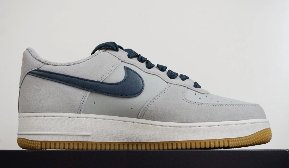Nike Air Force 1 Low '07 LV8 AF1 Gamuza Gris Azul Marino Goma Georgetown IB6388-003 DB Foto 4 de 4