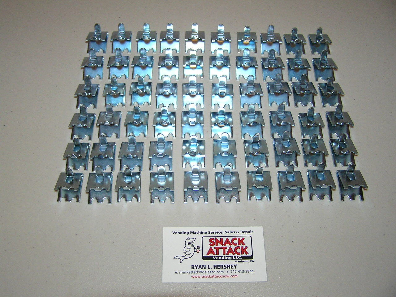 (60) TRUE, BEVERAGE AIR COMMERCIAL COOLER / FREEZER SHELF CLIPS- NSF-2 Day Ship!
Opens in a new wind