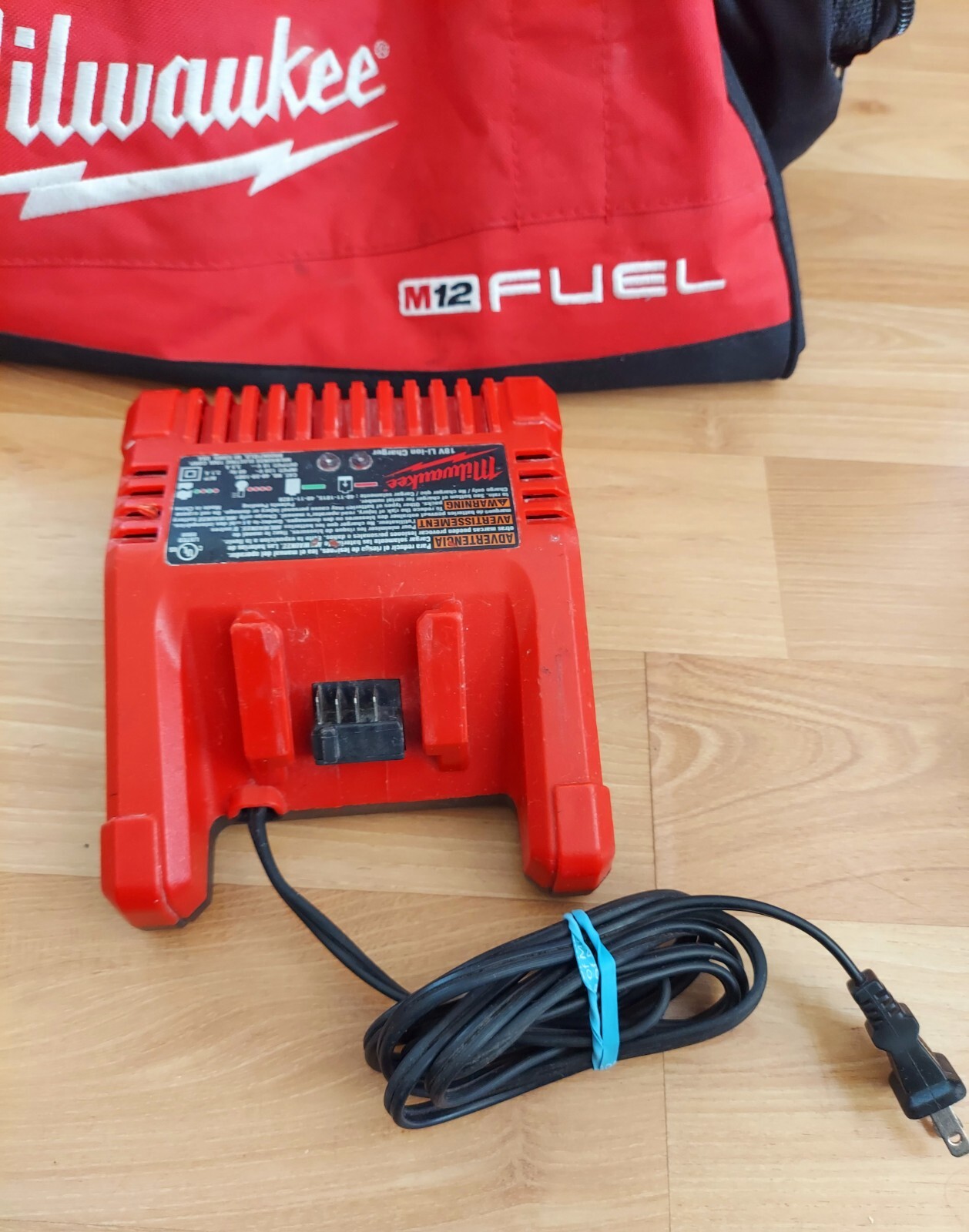 Milwaukee 1/2” Hammer Drill/Driver 260420 1/4” Impact Driver Combo Kit