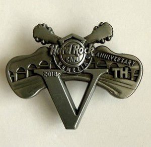 Hard Rock Cafe Venezia 5th Anniversary 2018 Guitar Design Metal Pin Rock & Pop