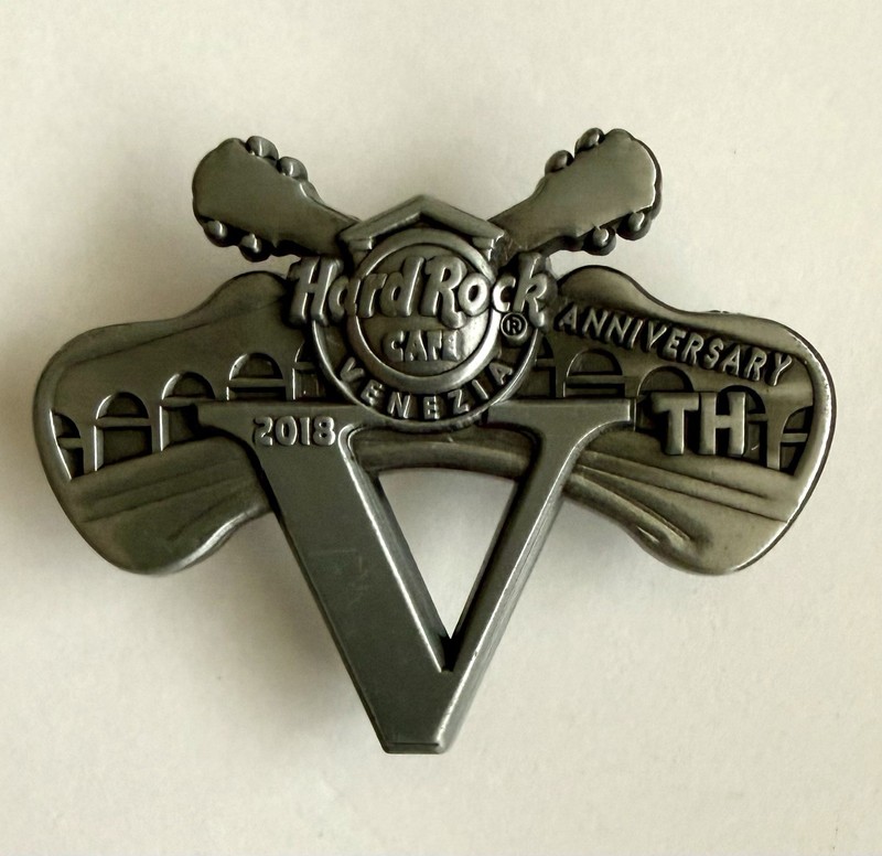 Hard Rock Cafe Venezia 5th Anniversary 2018 Guitar Design Metal Pin Rock & Pop