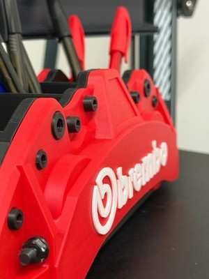 Porta penne Brembo in 3D:  ispirato all'iconica pinza Brembo.