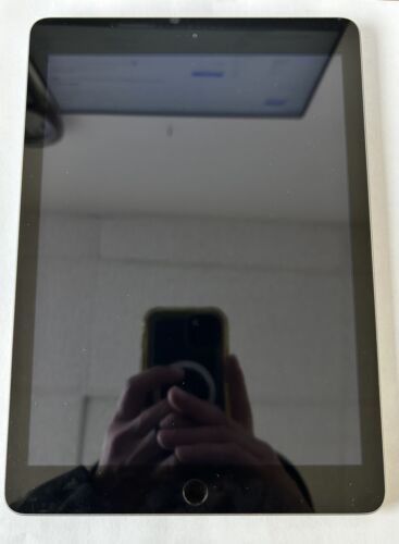 Apple iPad 5th Generation A1822 9.7" 32GB Wi-Fi - Space Grey LCD Damage - Picture 2 of 9