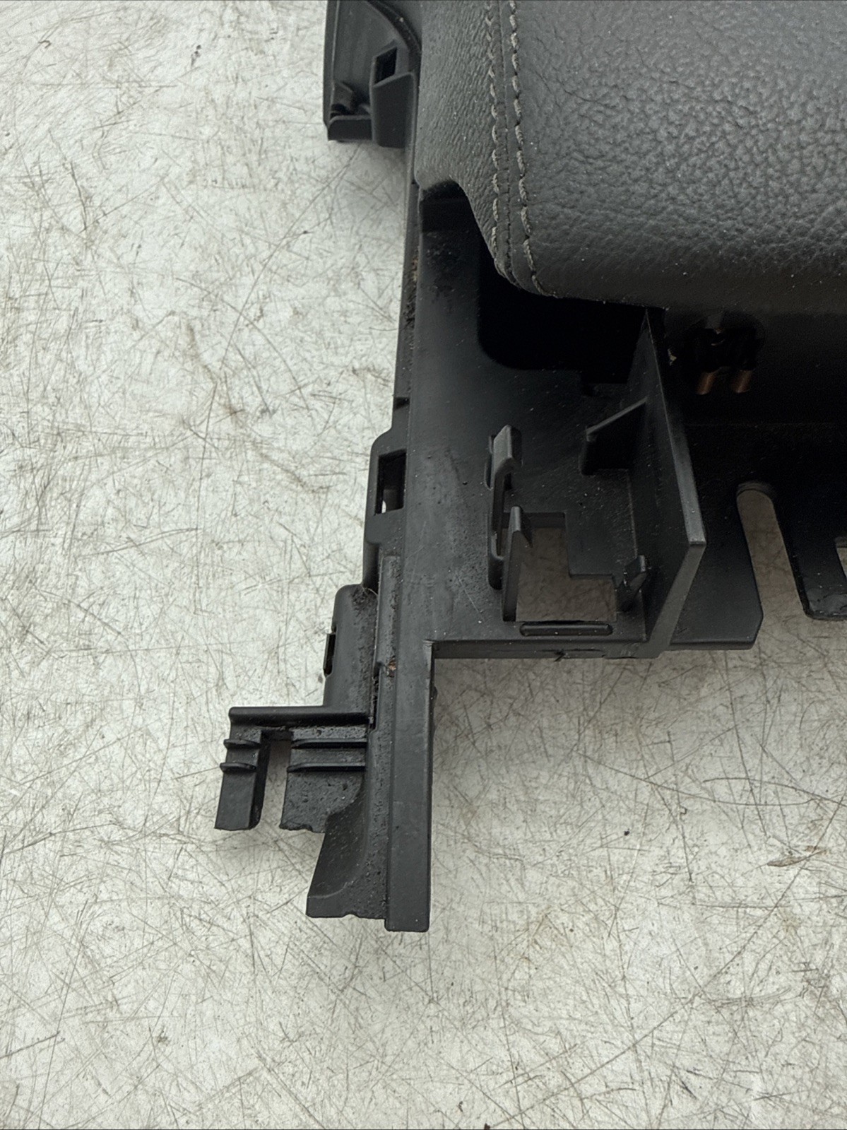 05-13 CHEVROLET CORVETTE C6 FRONT CENTER CONSOLE ARM REST LID ASSEMBLY BLACK OEM