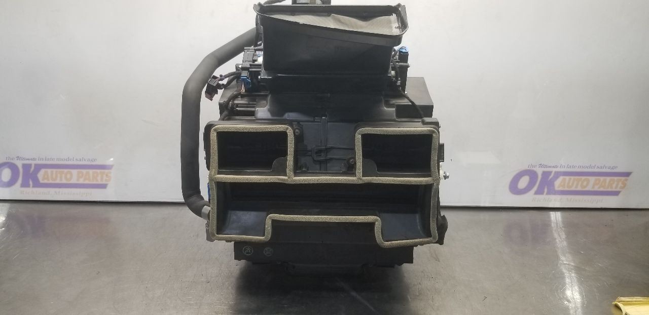 11 AUDI R8 TEMPERATURE HVAC EVAPORATOR HOUSING 420820351B
