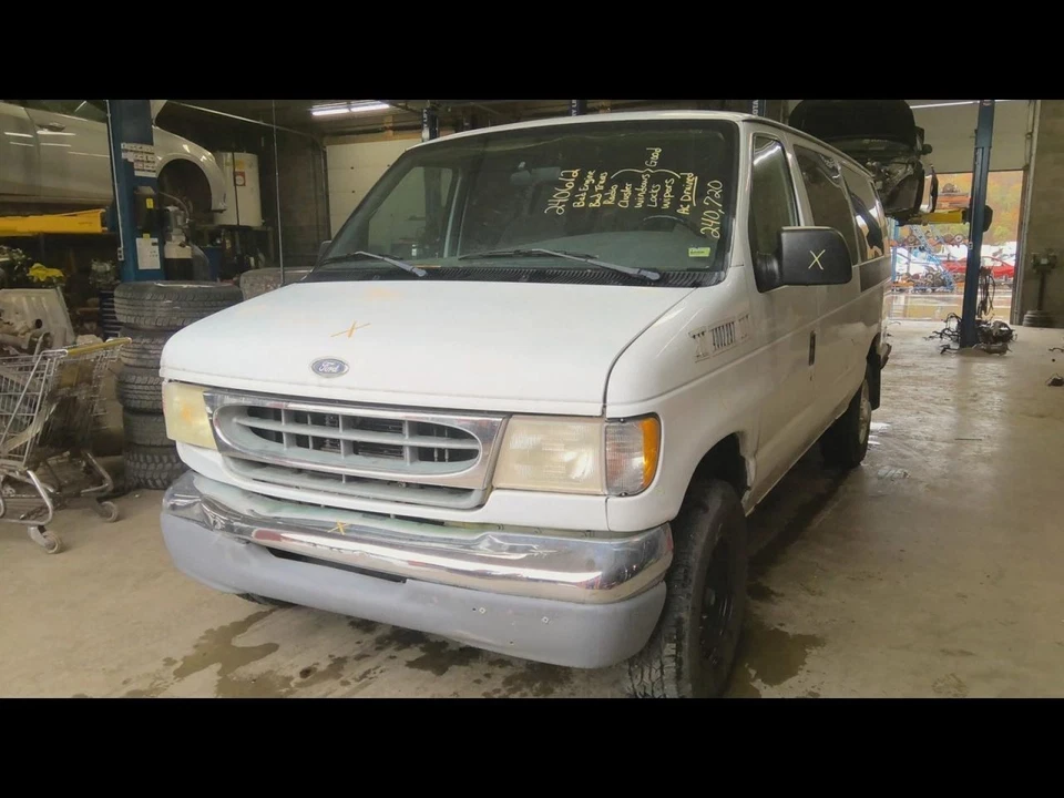 Grille Chrome Grille With Painted Inserts Fits 97-02 FORD E150 VAN 669751 Foto 4 de 4