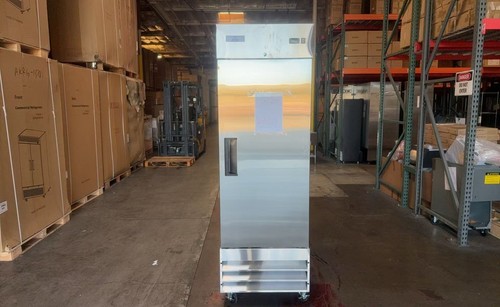 Clearance Solid Door Reach-In Freezer 1 Door Freezer 49681L0220