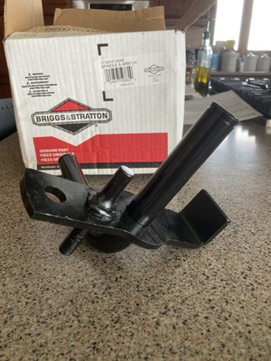 #ad Briggs amp; Stratton LH Spindle 1734531ASM $80.00