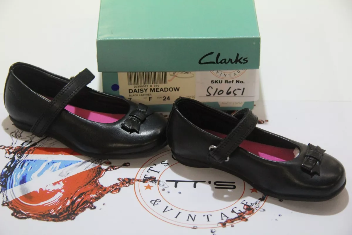 Who stocks clarks shoes 2025