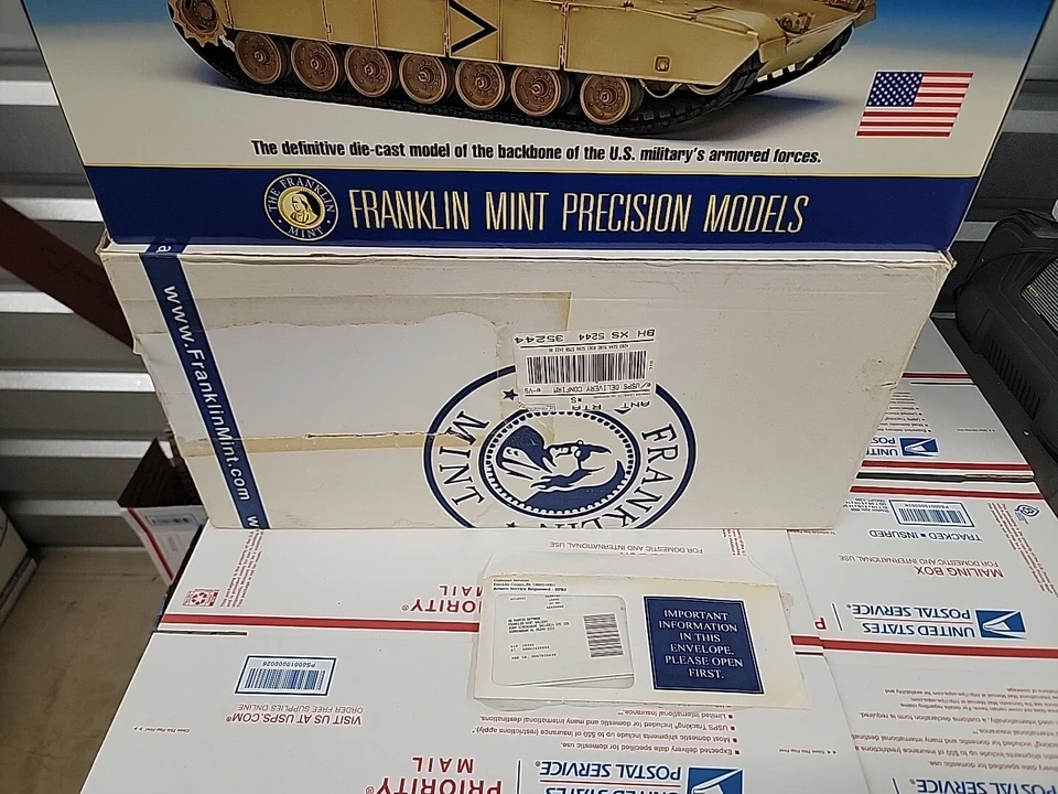 NEW FRANKLIN MINT 1:24 scale DIE-CAST M1A1 ABRAMS TANK OPERATION DESERT STORM - Image 3 of 4