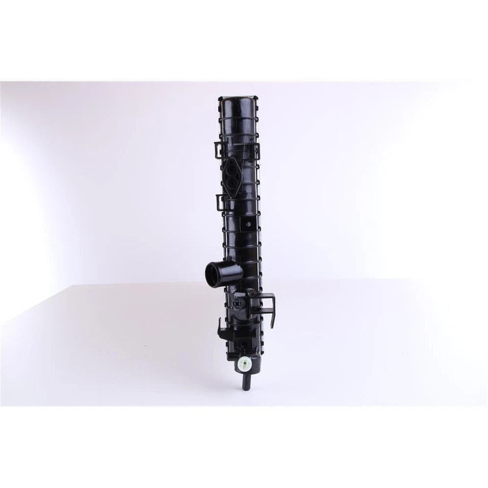 Nuevo radiador compatible con Saturn Astra 13170111 1300 285 Foto 2 de 4