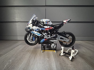 LEGO TECHNIC: BMW M 1000 RR (42130)