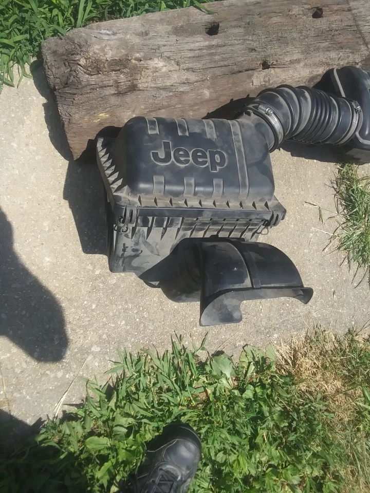 2002 JEEP LIBERTY 3.7L AIR CLEANER BOX ASSEMBLY FACTORY OEM 53013105AA Foto 2 de 4