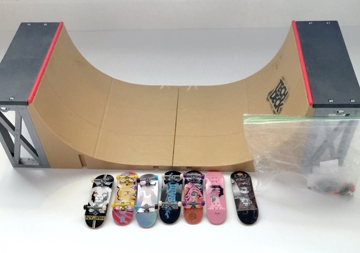 Tech Deck 6044364 Ultimate Half-Pipe Ramp with Tech Decks and Accessories