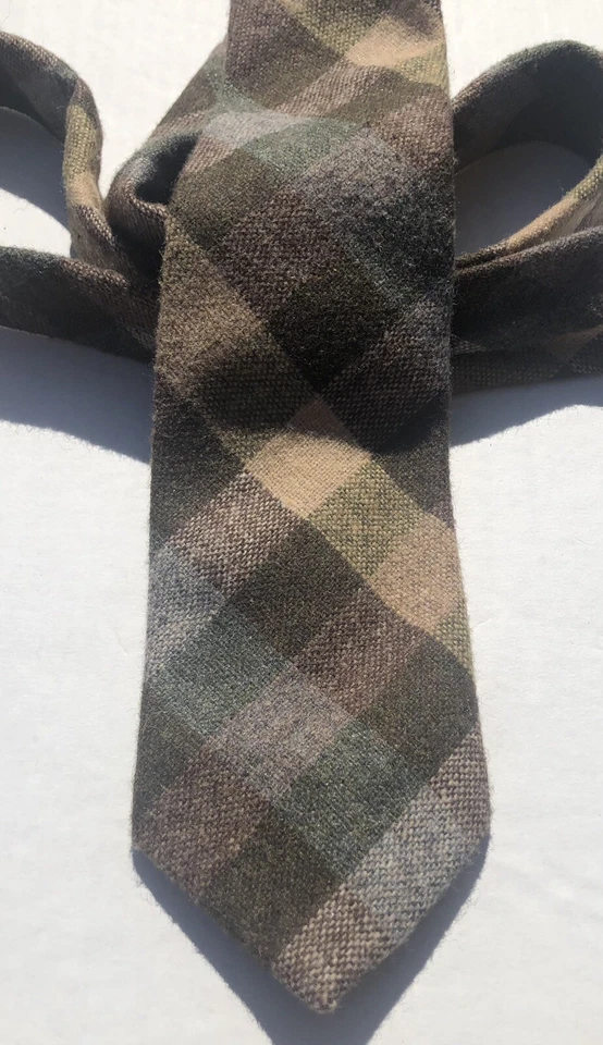 Wembley Browns Beiges Greens Slip Stitch Quality Necktie For Brown Green or Blac Foto 2 de 4