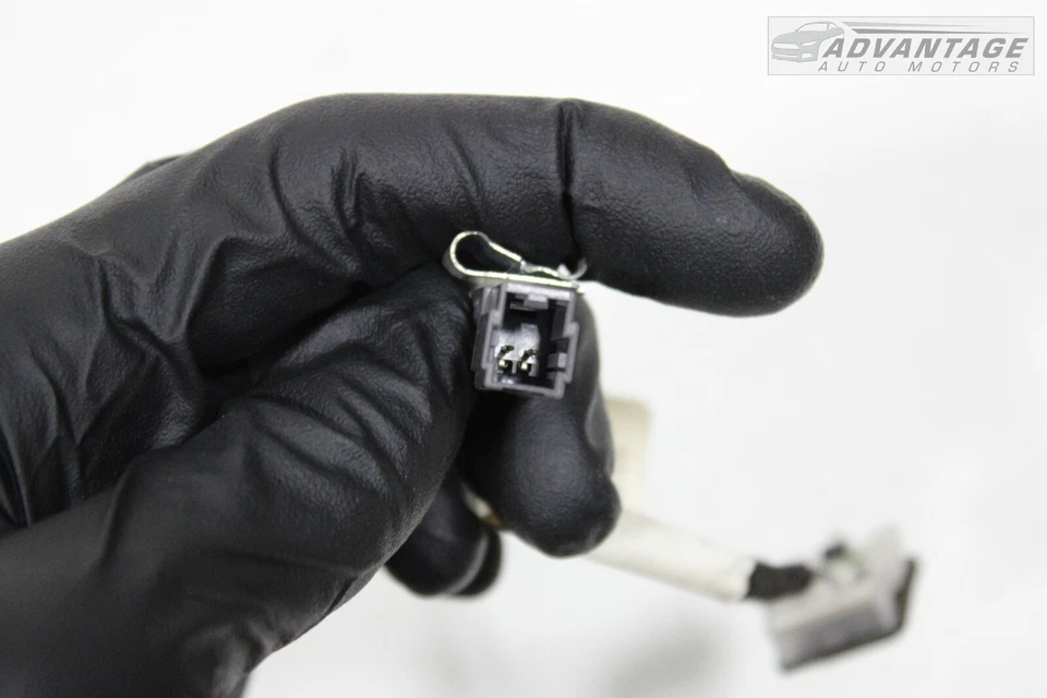 2017-2020 ALFA ROMEO STELVIO FRONT RIGHT SIDE UNDER DASHBOARD LIGHT LAMP OEM - Image 3 of 4