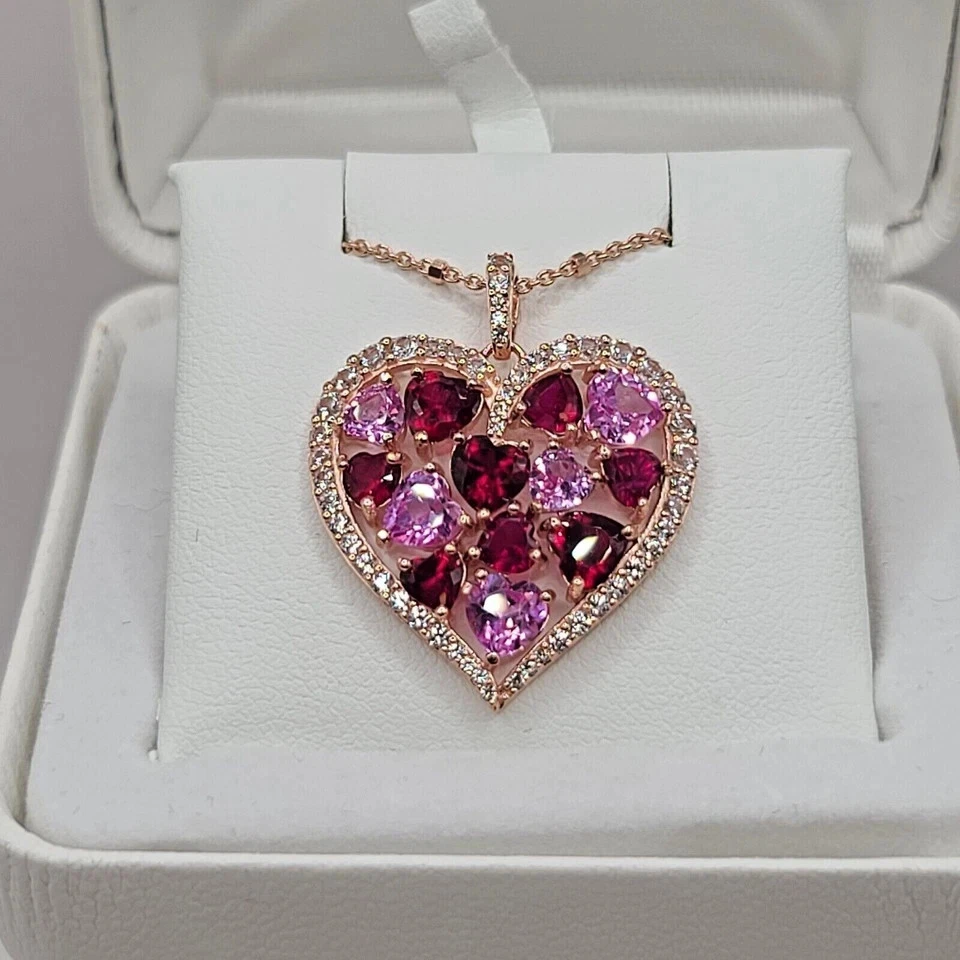 Colgante enchapado en oro rosa de 14 k con forma de corazón de rubí rosa corte corazón de 3,0 quilates para mujer Foto 3 de 4
