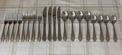 ISABELLE FROSTED Hampton Silversmiths Flatware 20 Pieces HSVISF Outlined Stnl
