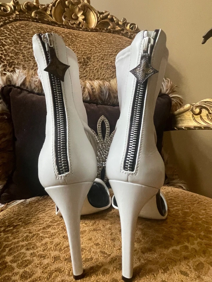 Sandalias Louis Vuitton de piel de becerro para mujer Foto 3 de 4