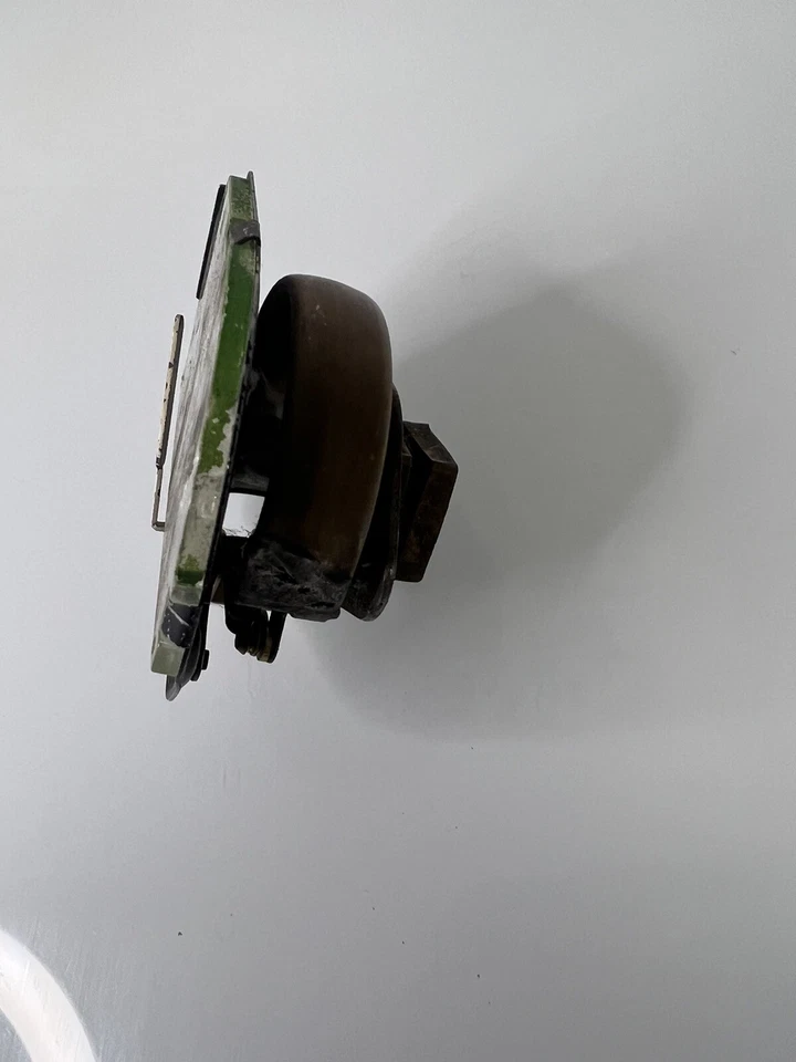 1508064 OEM 1956 1957 Chevrolet Corvette Oil Pressure Gauge Untested Original - Image 4 of 4