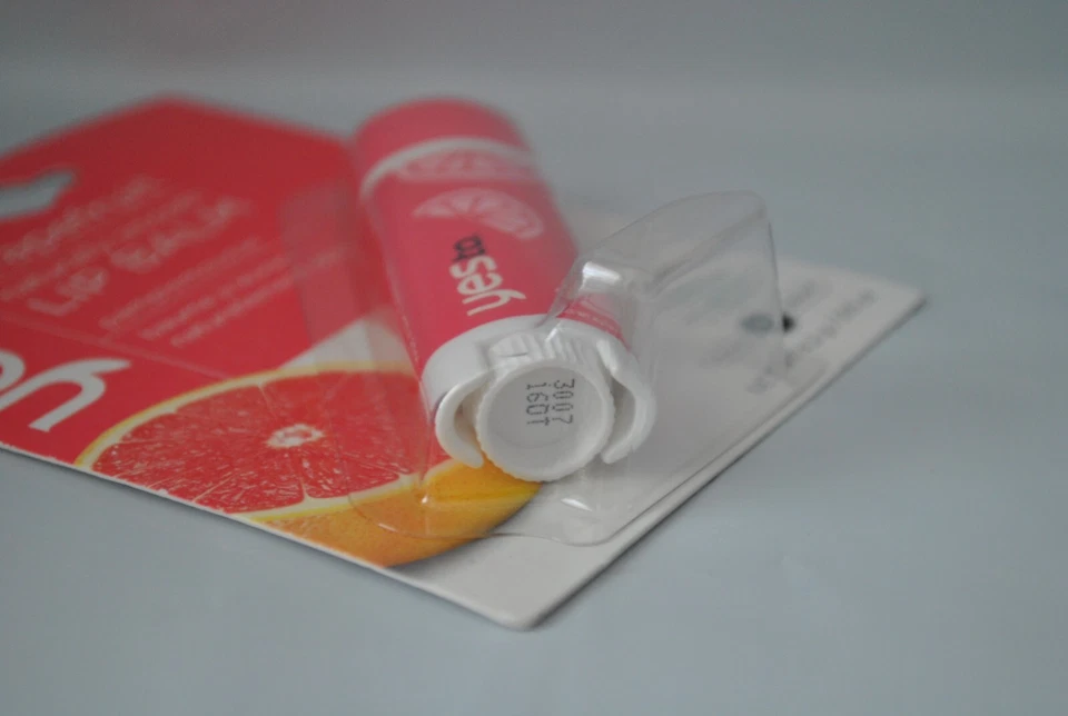 Bálsamo labial Yes to Grapefruit naturalmente suave 0,15 oz (paquete de 1) Foto 3 de 3