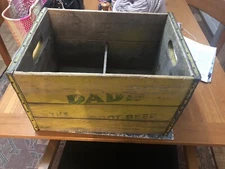 Vintage Dad’s Root Beer Wooden Crate Yellow Iron Mountain MI 12-32 Oz Bottles