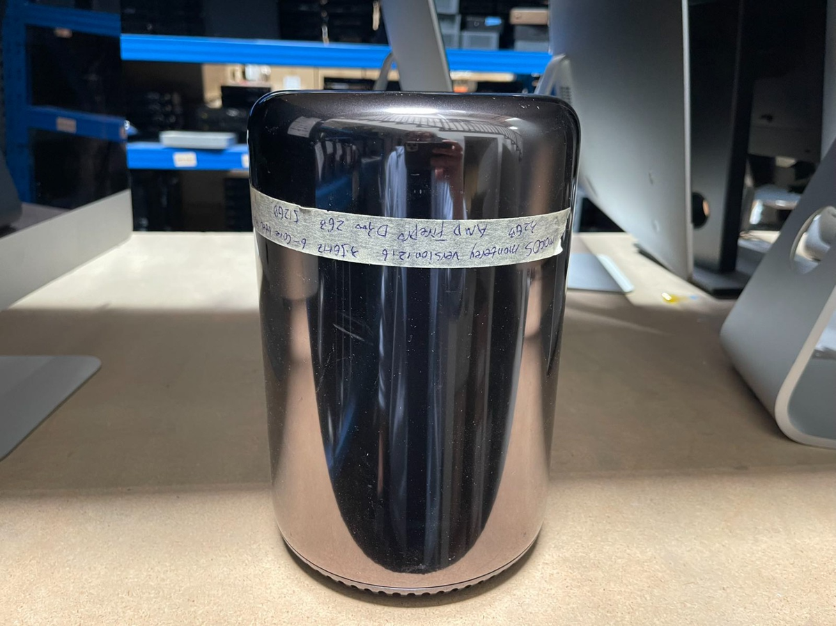 Apple Mac Pro 2013 6 Core Xeon E5 D300 @3.5Ghz MD878LL/A 32GB RAM