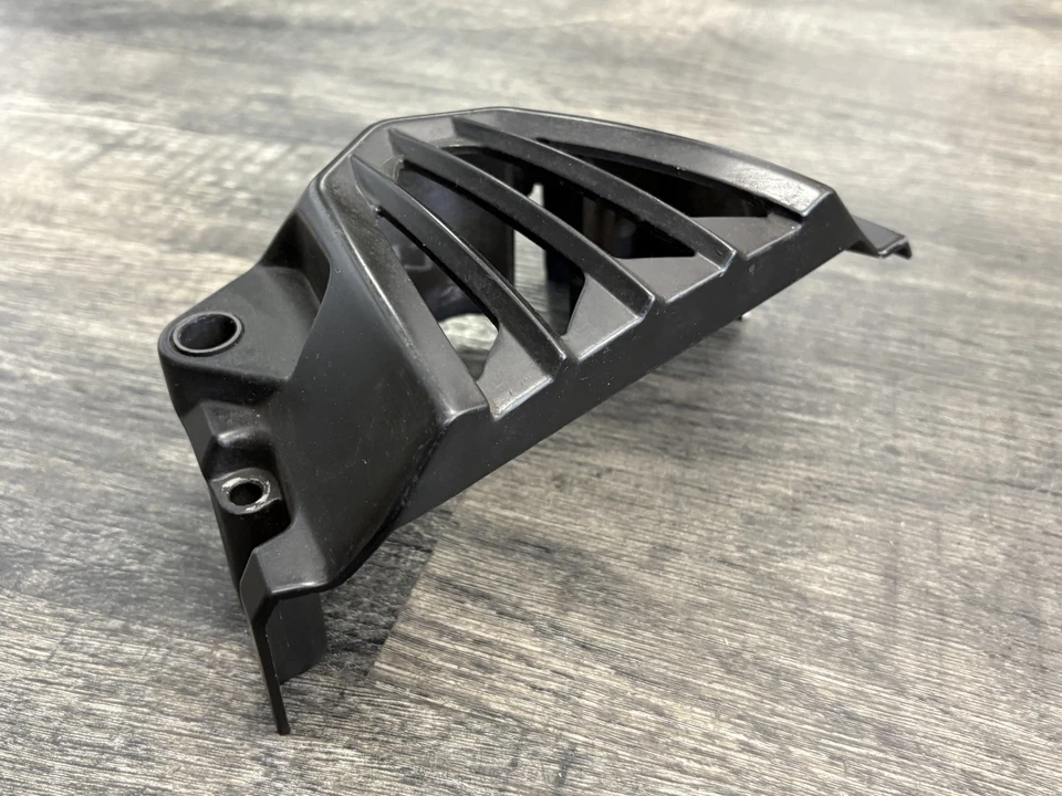 Cubierta de piñón de cadena de motor delantero izquierdo Kawasaki EX250 250 2008-2012 Ninja Foto 2 de 4