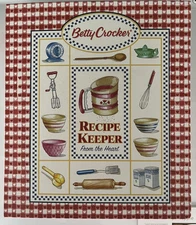 Betty Crocker Recipe Keeper: From The Heart- 3-Ring Binder Full of Recipes