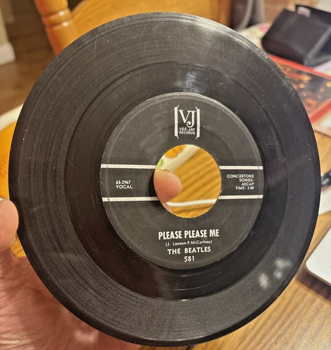 VTG 1963 THE BEATLES 45 VINYL VEE JAY RECORDS PLEASE PLEASE ME / FROM ME TO YOU