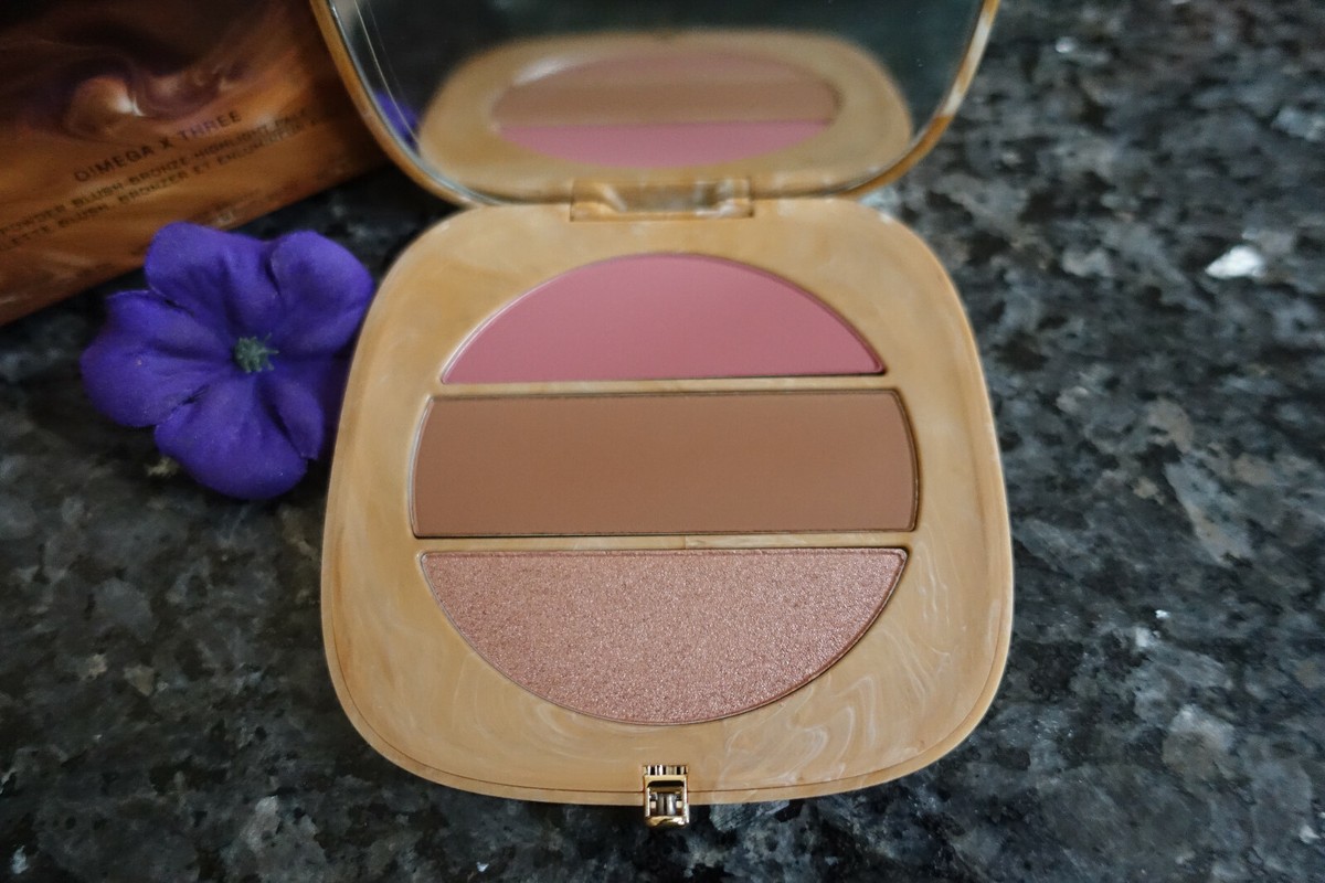 Marc Jacobs cafee o!mega x Three powder blush bronze highlight