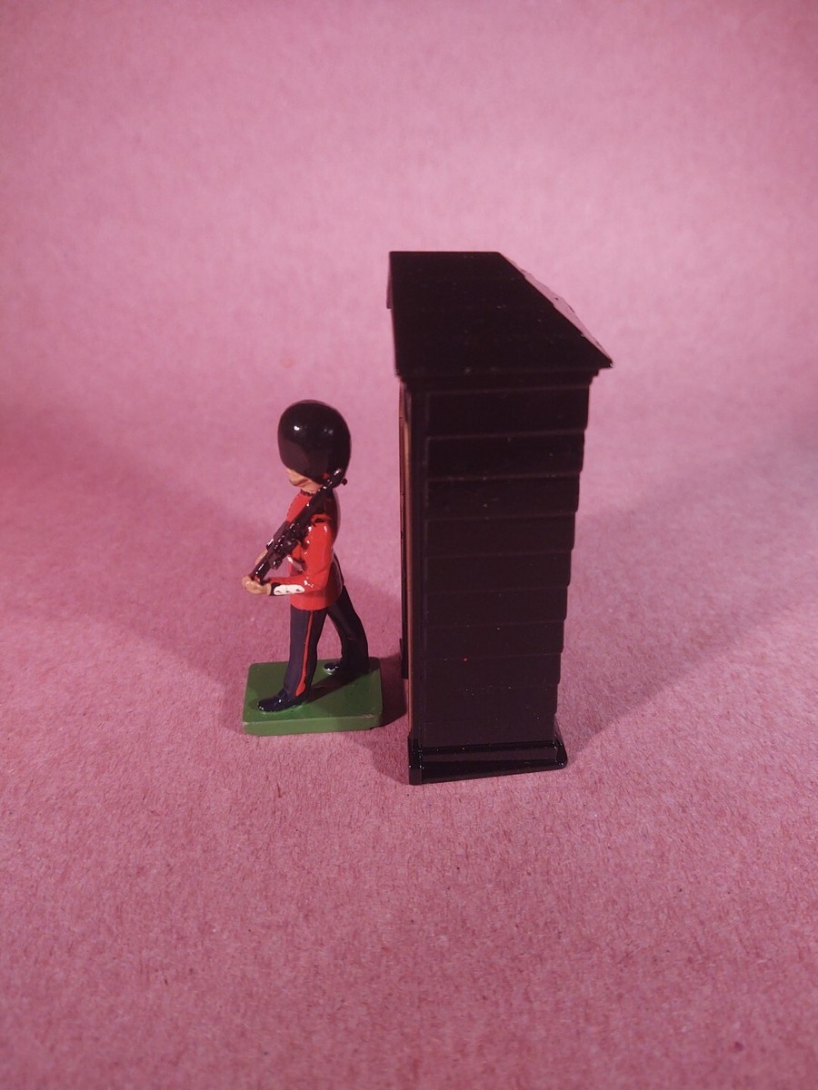 W. BRITAIN SENTRY BOX & SCOTS GUARD CEREMONIAL COLLECTION 00089