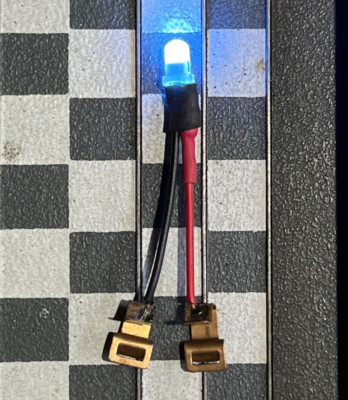 1 BRIGHT WHITE LED LIGHT ON HANGERS FOR TOMY SUPER G+ AFX TURBO SLOT CAR CHASSIS