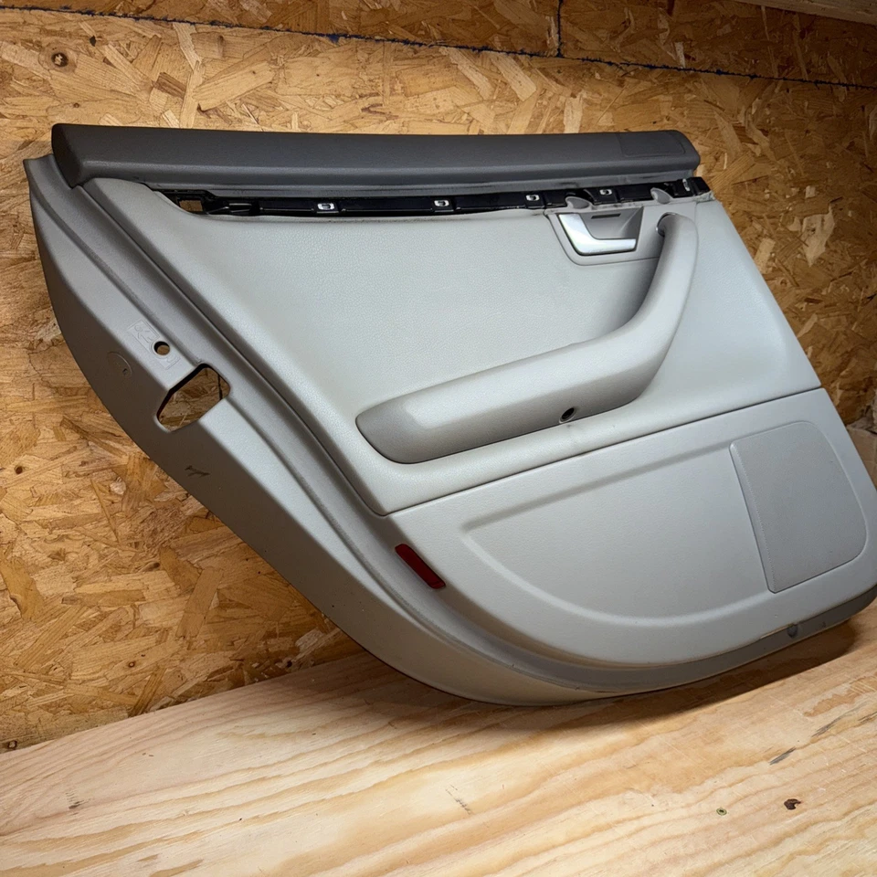 Painel interno traseiro esquerdo da porta Audi A4 2005-2008 cinza - Imagem 3 de 4