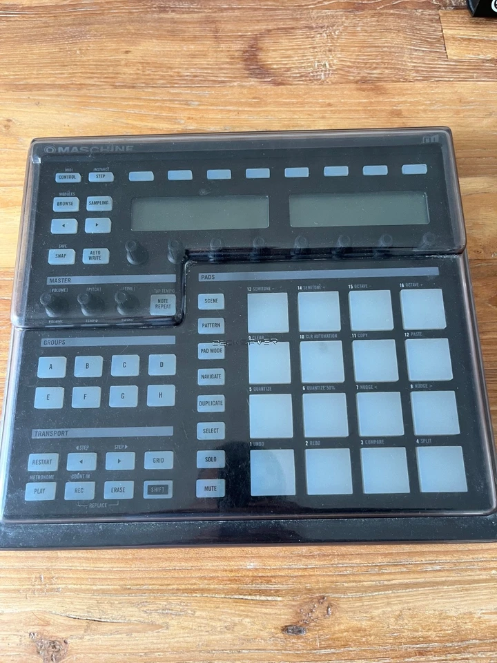 Native Instruments Maschine MK1 + Decksaver – Come Nuova, Completa di Cavi - Immagine 3 di 3