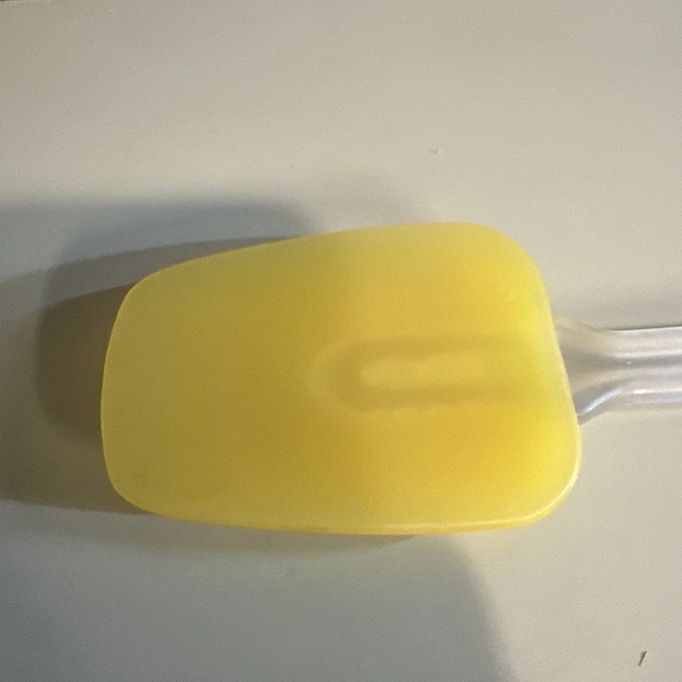 "Accesorios Pyrex, espátula de silicona, color amarillo, mango transparente de 11 3/4"" de largo" Foto 4 de 4