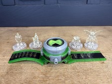Ben 10 Ulitmate  Omnitrix Watch  Light Up And Sounds With 4 Clear Figures