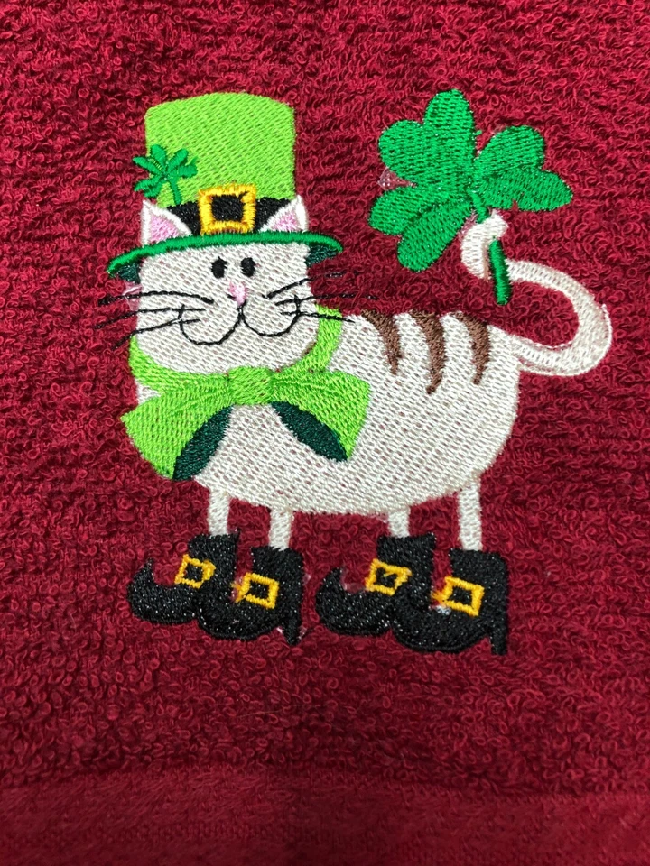 Toalla de mano de baño ROJA BORDADA bronceada gato día de San Patricio trébol bota HS2085 Foto 2 de 4