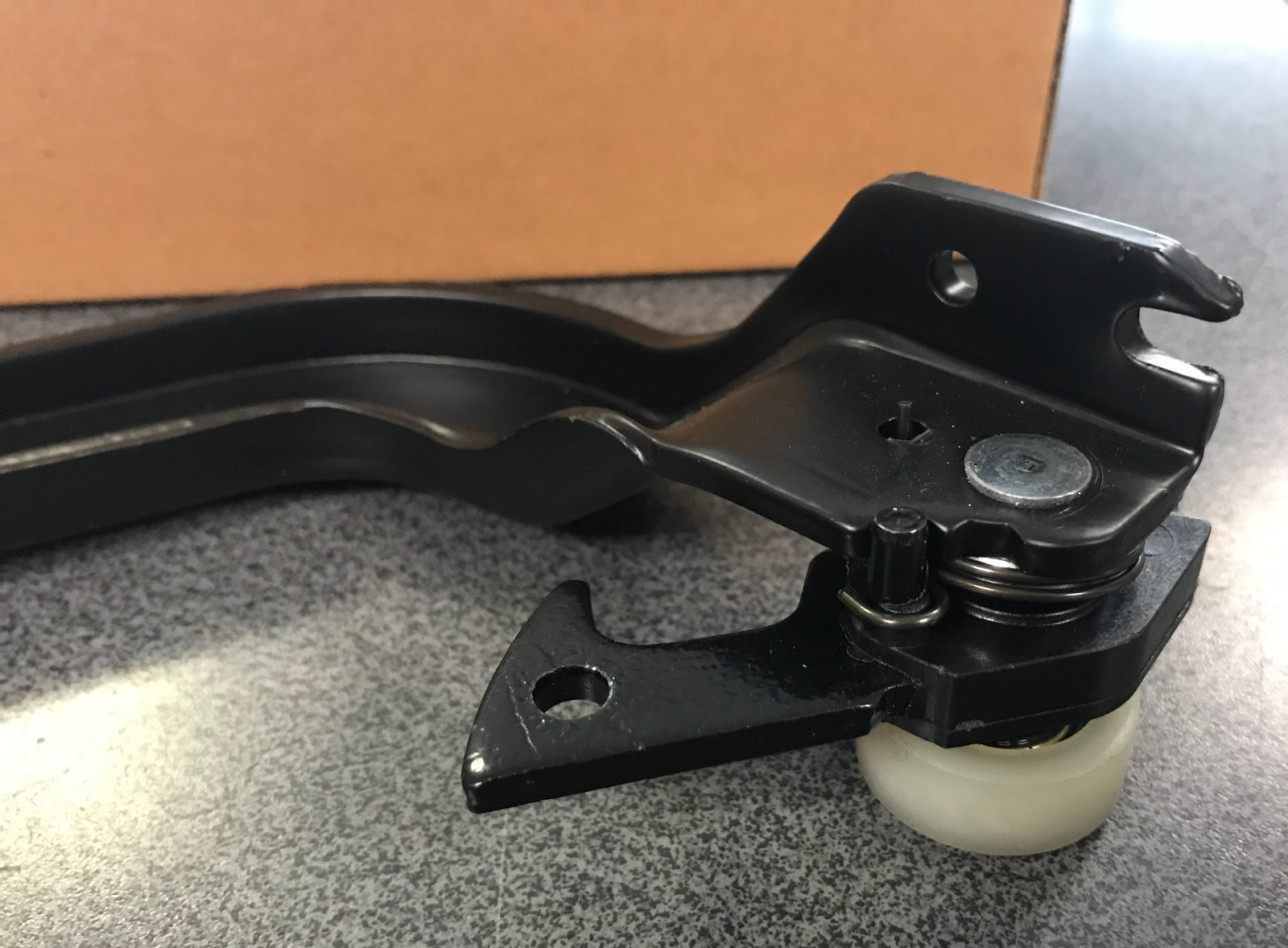 Right Lower Sliding Door Roller Mercedes Sprinter VW Crafter 9067600547