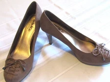 COACH AND FOUR BROWNS TRENT FAUX SUEDE FRONT LACE UP PUMPS PATENT HEELS, SIZE 8M