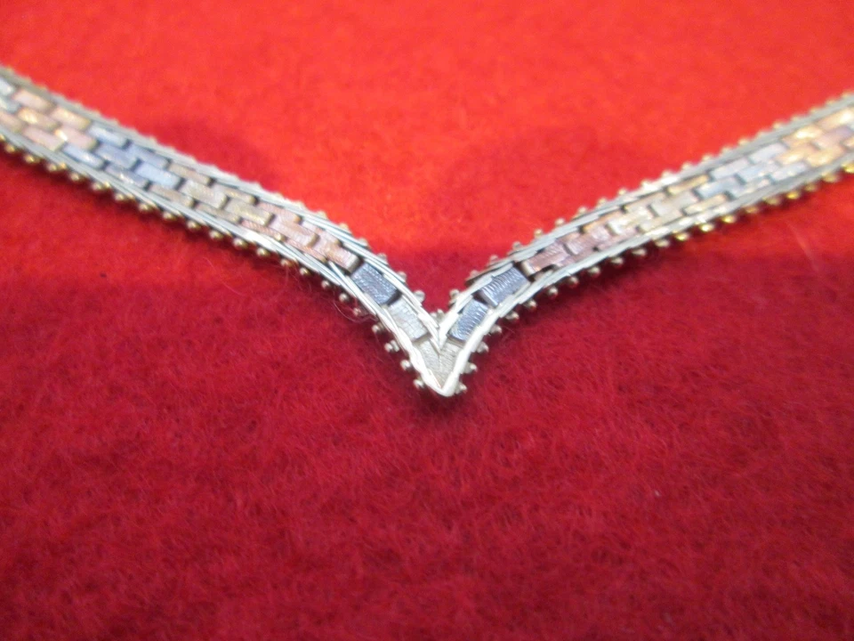 9 Carat Gold Tri Colour V Necklace And Bracelet Set - Image 2 of 3