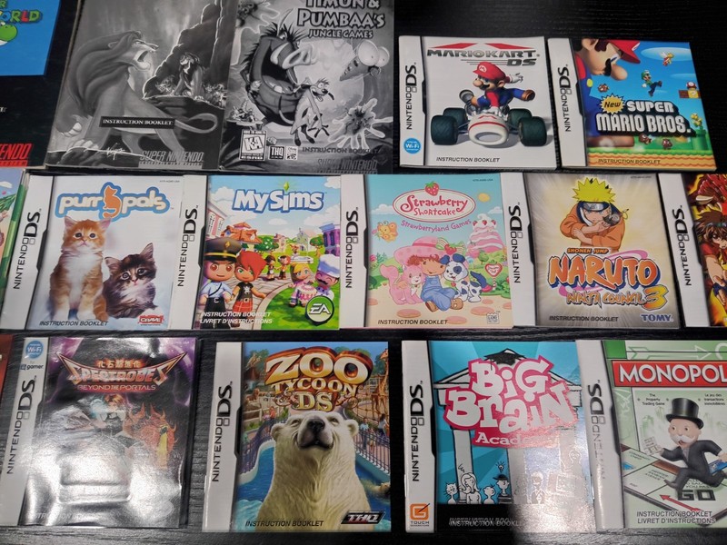 lot of 16 Nintendo manuals, 3 snes and 13 DS manuals