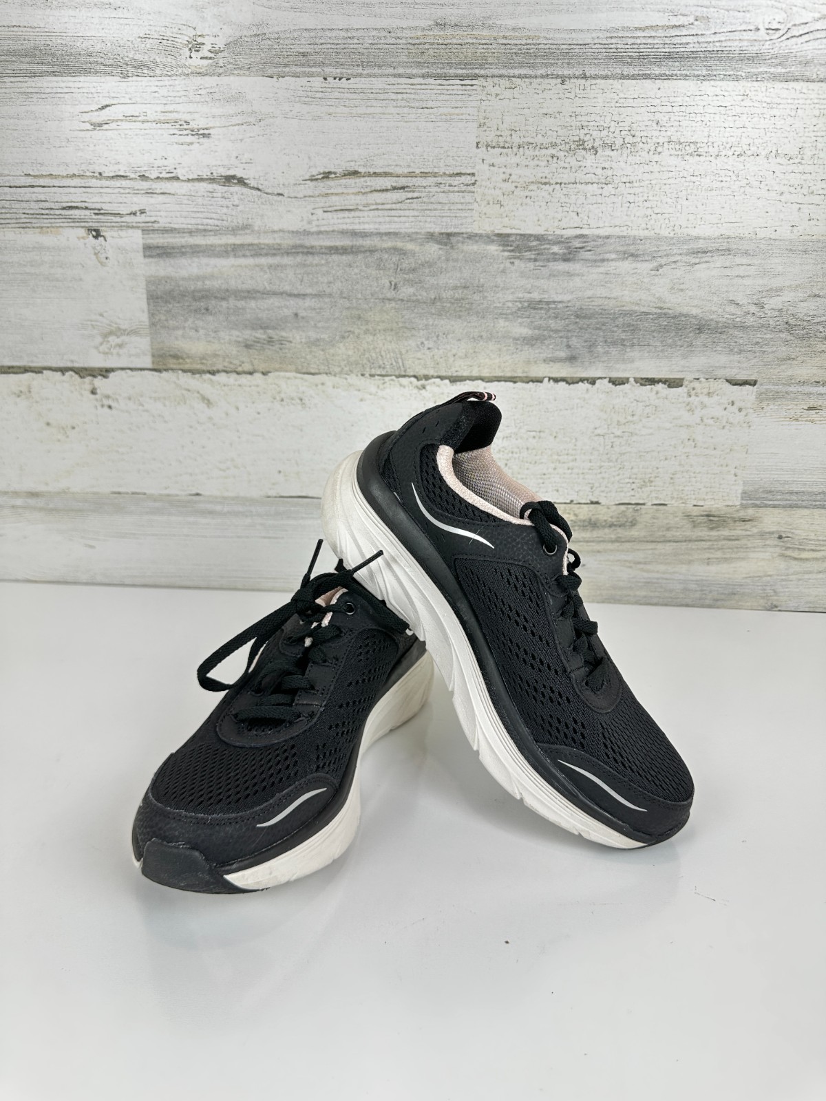 Skechers Women's D'lux Walker-Infinite Motion Sneaker, Black/Pink, Size 7