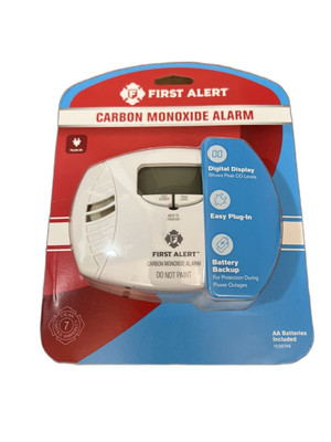 First Alert Dual Power Carbon Monoxide Detector Alarm, Digital Display CO615 New