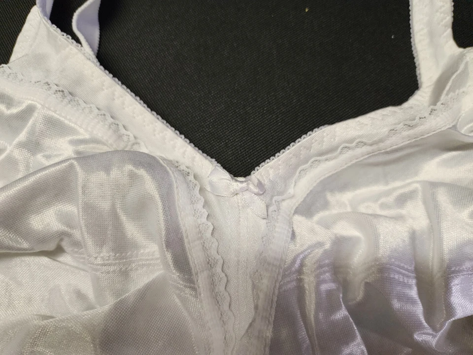 Vintage Sears Bullet Bra Size 38D Soft Cups Wire Free Full Coverage White 56426 Foto 2 de 4